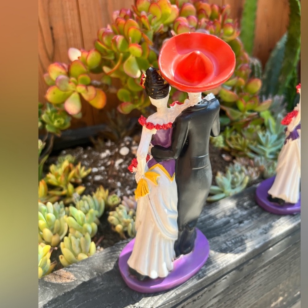 Dia de Los Muertos Dancing couple - Picture 5 of 5